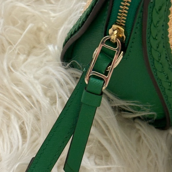 🆕NWT🆕 Kate Spade Straw Dome Crossbody with Green Bean Saffiano Leather Trim!💚 - Picture 5 of 7